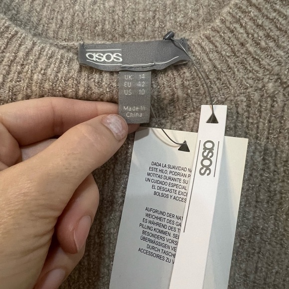 NWT ASOS DESIGN Wool Blend Oversized Sweater Beige Crew Neck Super Cozy Sz 10 - Picture 3 of 7